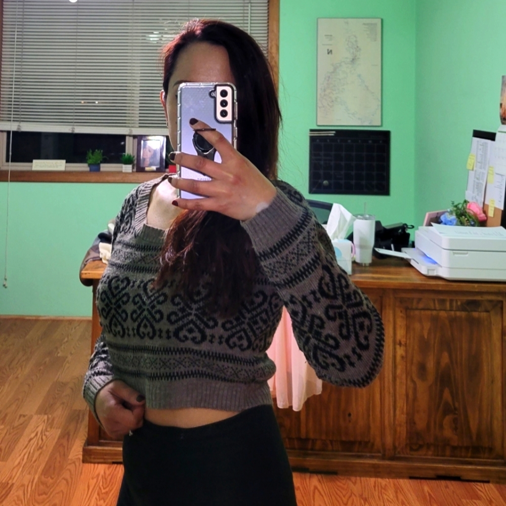 Sweater - Picture 4 of 4